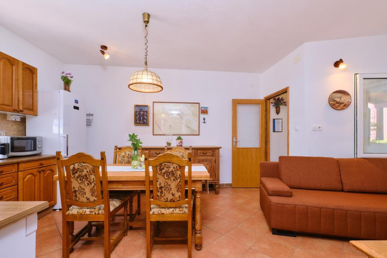 Apartments Antares Mali Lošinj Esterno foto